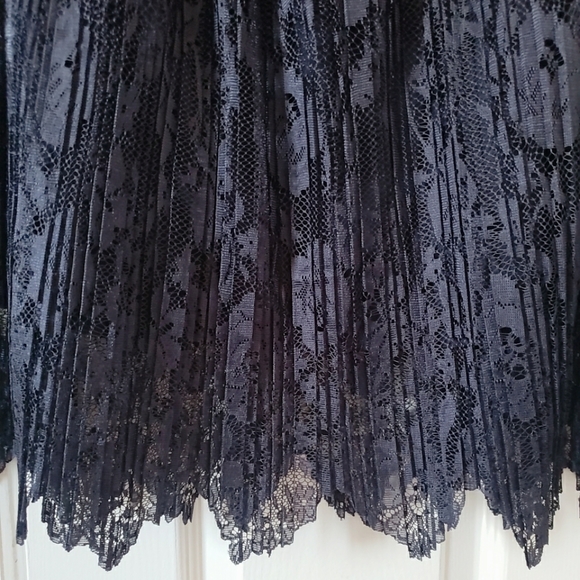 Zara Women's Lace Skirt in Navy Blue - Picture 2 of 3